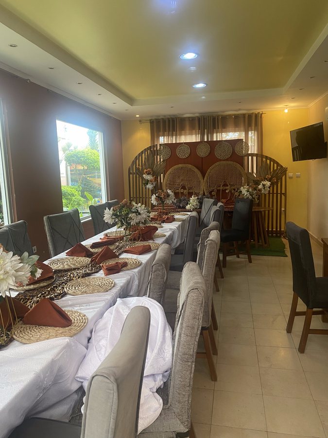 Mesa preparada para um evento